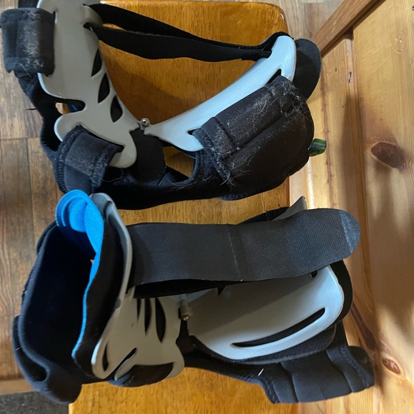 Healing Sole Flip Flops & Plantar Fasciitis Boots - Picture 11 of 12